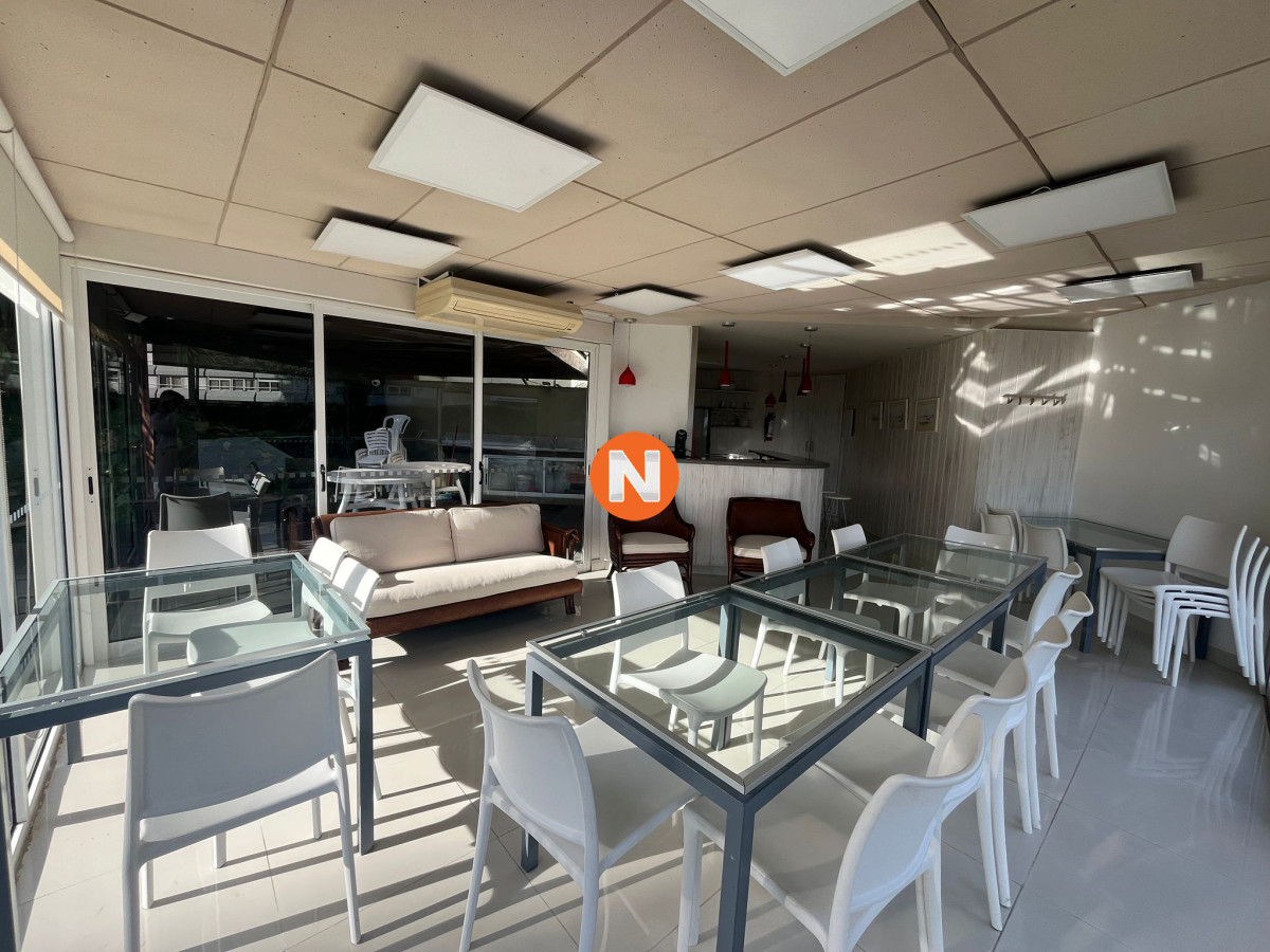 Apartamento Ref.203730 - Hermoso apartamento en primera linea al mar, en Venta y Alquiler, Mansa, Punta del Este, 3 Dormitorios.