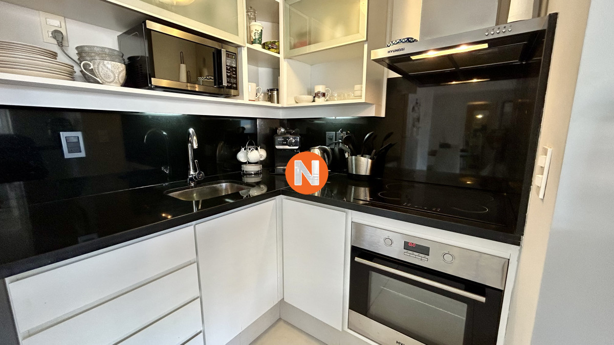 Apartamento Ref.223095 - Apartamento Lux Tower de dos dormitorios a metros de playa brava y mansa en Punta del Este 