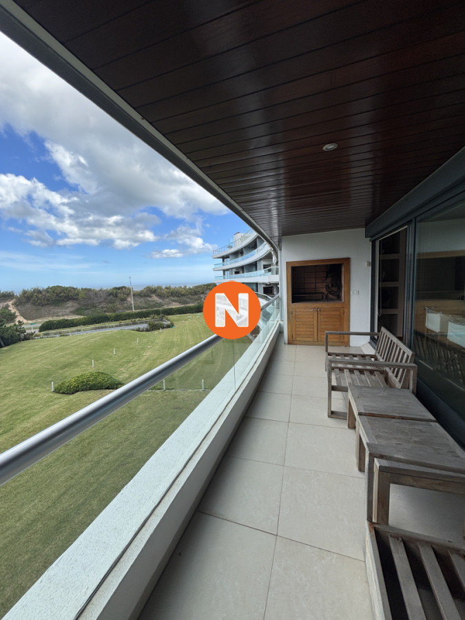 Apartamento Ref.8763 - VENTA DE APARTAMENTO DE 3 SUITES FRENTE AL MAR EN EDIFICIO MARIGOT BRAVA PUNTA DEL ESTE 