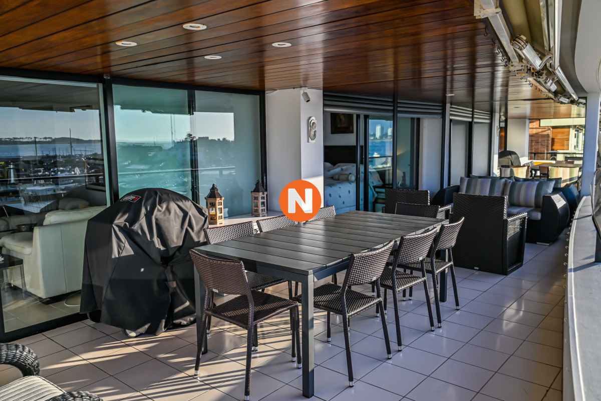 Apartamento Ref.9446 - Apartamento en Venta y Alquiler, Peninsula, Punta del Este, 3 Dormitorios.