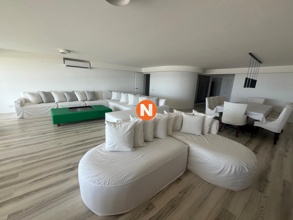 Apartamento Ref.200054 - Apartamento en Venta y Alquiler, Brava, Punta del Este, 4 Dormitorios.