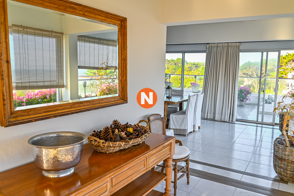 Apartamento Ref.223245 - En Venta, 5 dormitorios, Playa Brava