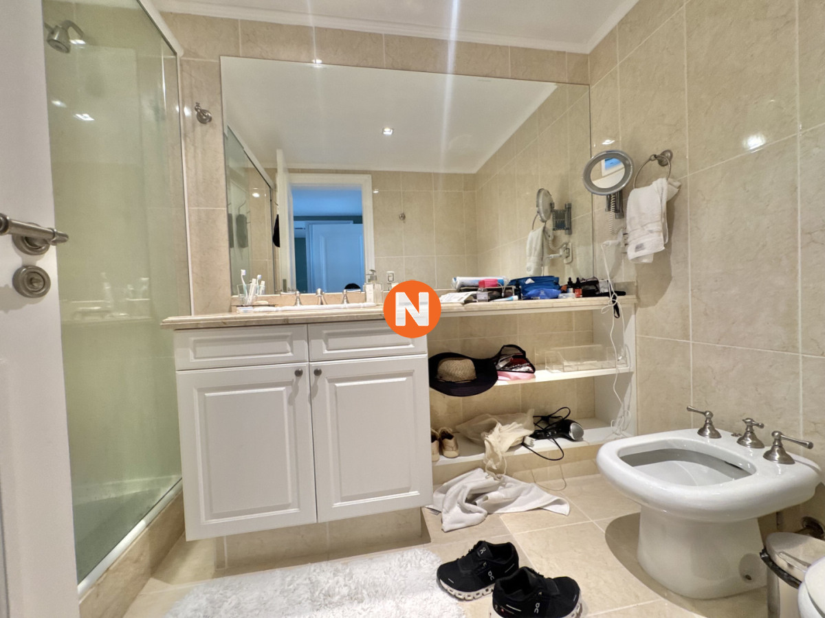 Apartamento Ref.224807 - LE JARDIN PISO ALTO VENTA DE APARTAMENTO DE 3 Y DEPENDENCIA 