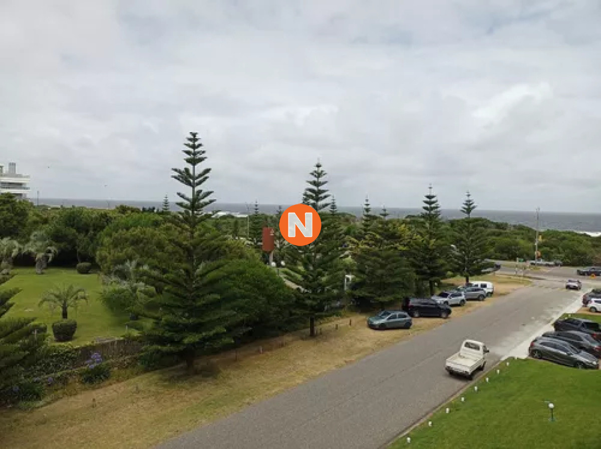 Apartamento Ref.223282 - Apartamento en Venta, 4 dormitorios, Punta del este