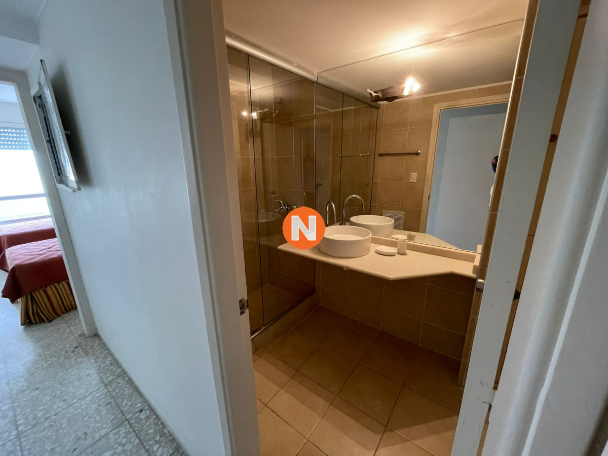 Apartamento Ref.220070 - Venta de apartamento de 3 dormitorios en la Peninsula 