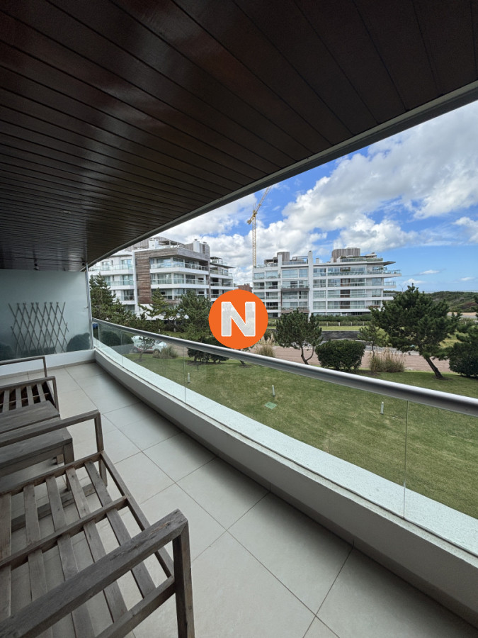 Apartamento Ref.8763 - VENTA DE APARTAMENTO DE 3 SUITES FRENTE AL MAR EN EDIFICIO MARIGOT BRAVA PUNTA DEL ESTE 