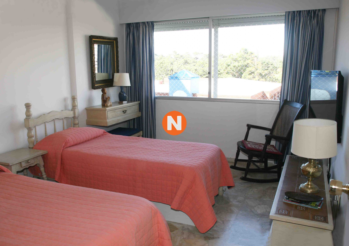 Apartamento Ref.215613 - TEQUENDAMA VENTA DE APARTAMENTO DE 3 DORMITORIOS Y SERVICIO MANSA PUNTA DEL ESTE