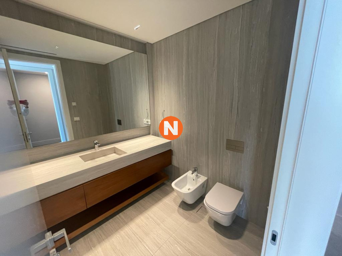 Apartamento Ref.216012 - VENTA DE APARTAMENTO DE 3 DORMITORIOS EN EDIFICIO LOMA VERDE EN BRAVA PUNTA DEL ESTE
