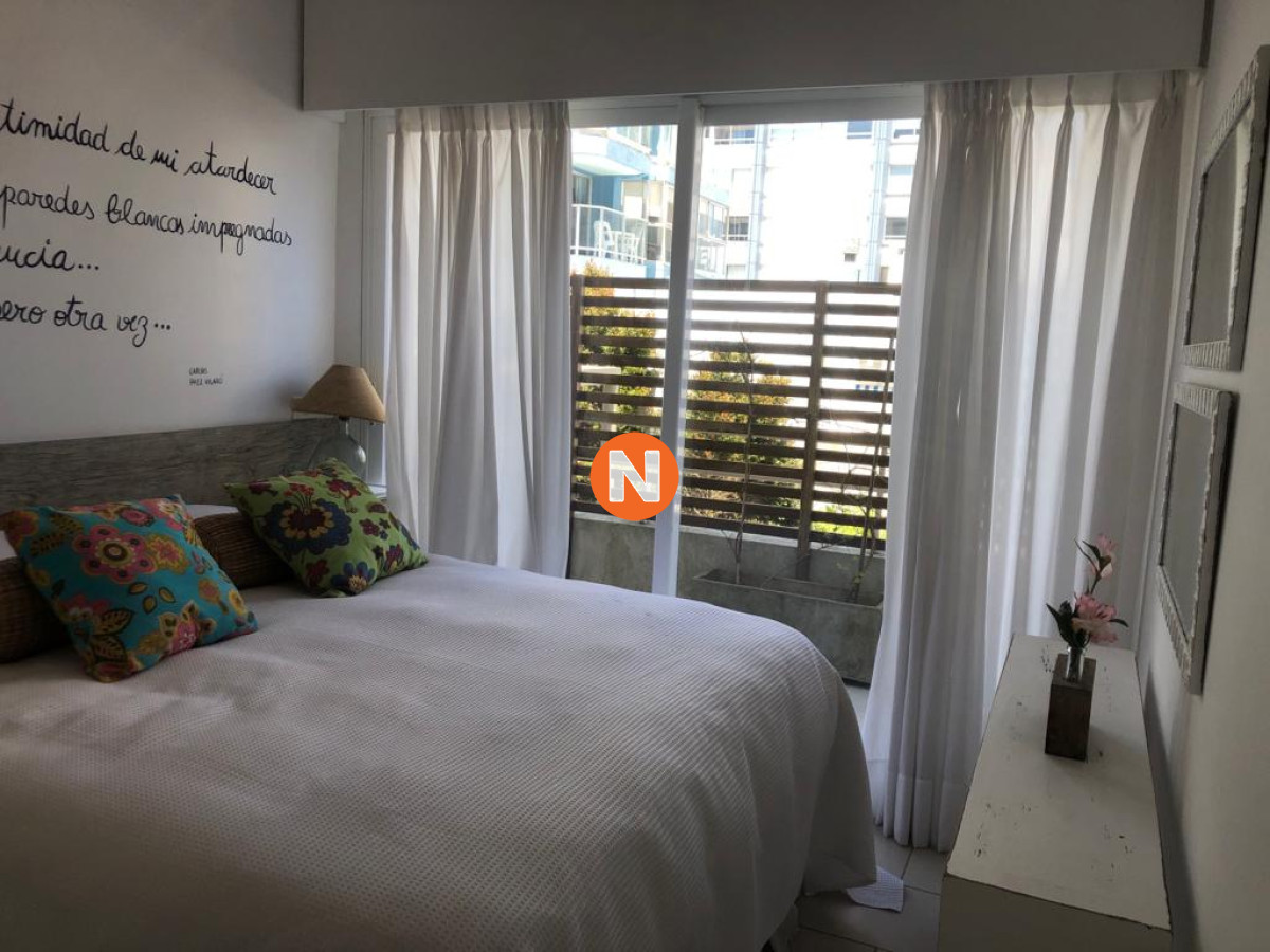 Apartamento Ref.218945 - Apartamento en Venta de 3 Dormitorios en Peninsula 