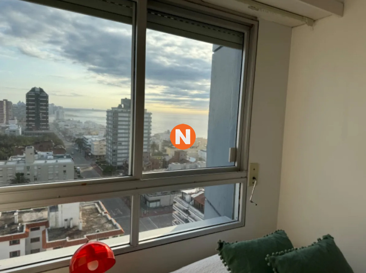 Apartamento Ref.214715 - Amplio Y Luminoso Apartamento Con Las Mejores Vistas De Punta Del Este en venta