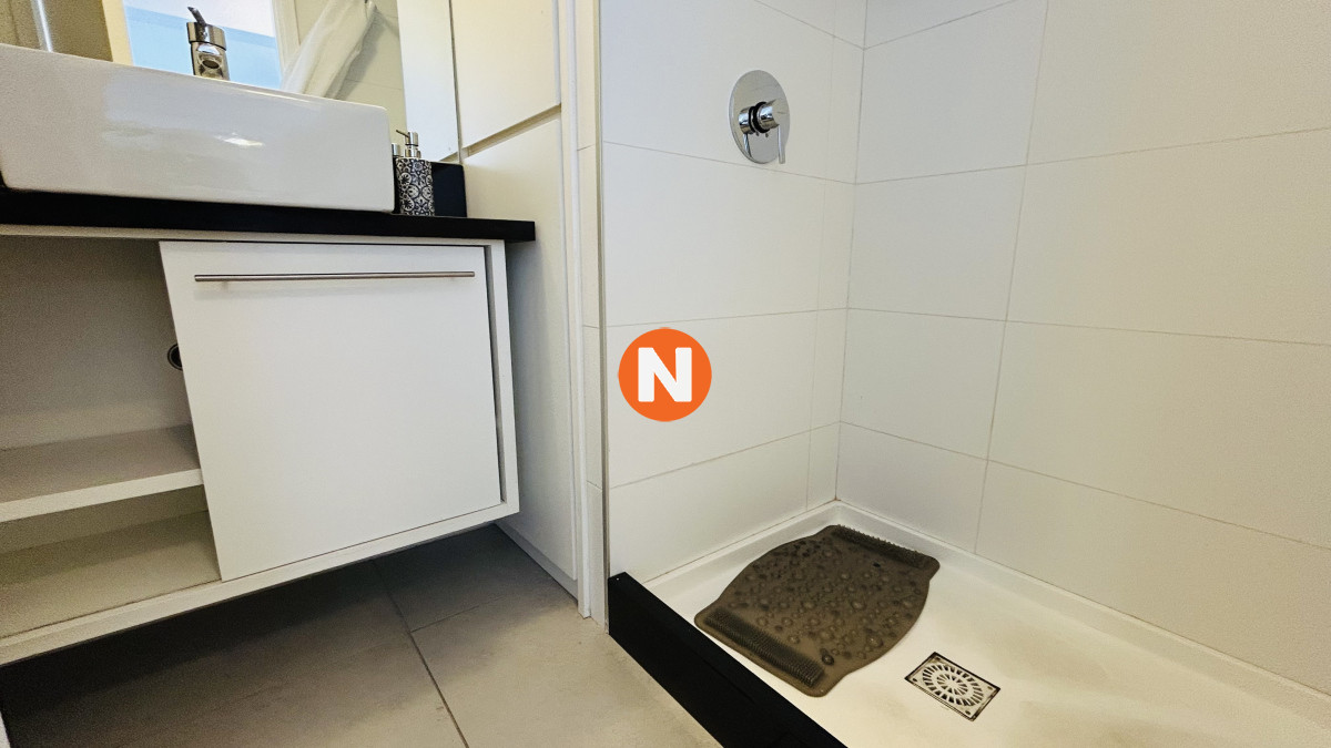 Apartamento Ref.223095 - Apartamento Lux Tower de dos dormitorios a metros de playa brava y mansa en Punta del Este 