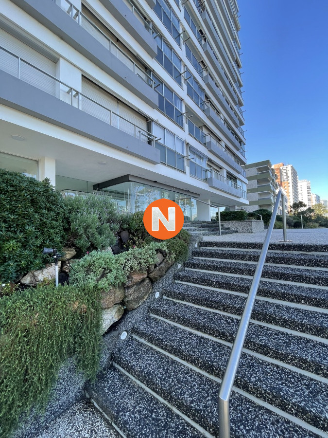 Apartamento Ref.222739 - En Venta - Apartamento 3 habitaciones, frente al mar. Parada 7, Punta del Este.