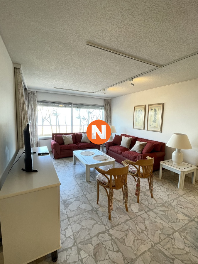 Apartamento Ref.222739 - En Venta - Apartamento 3 habitaciones, frente al mar. Parada 7, Punta del Este.
