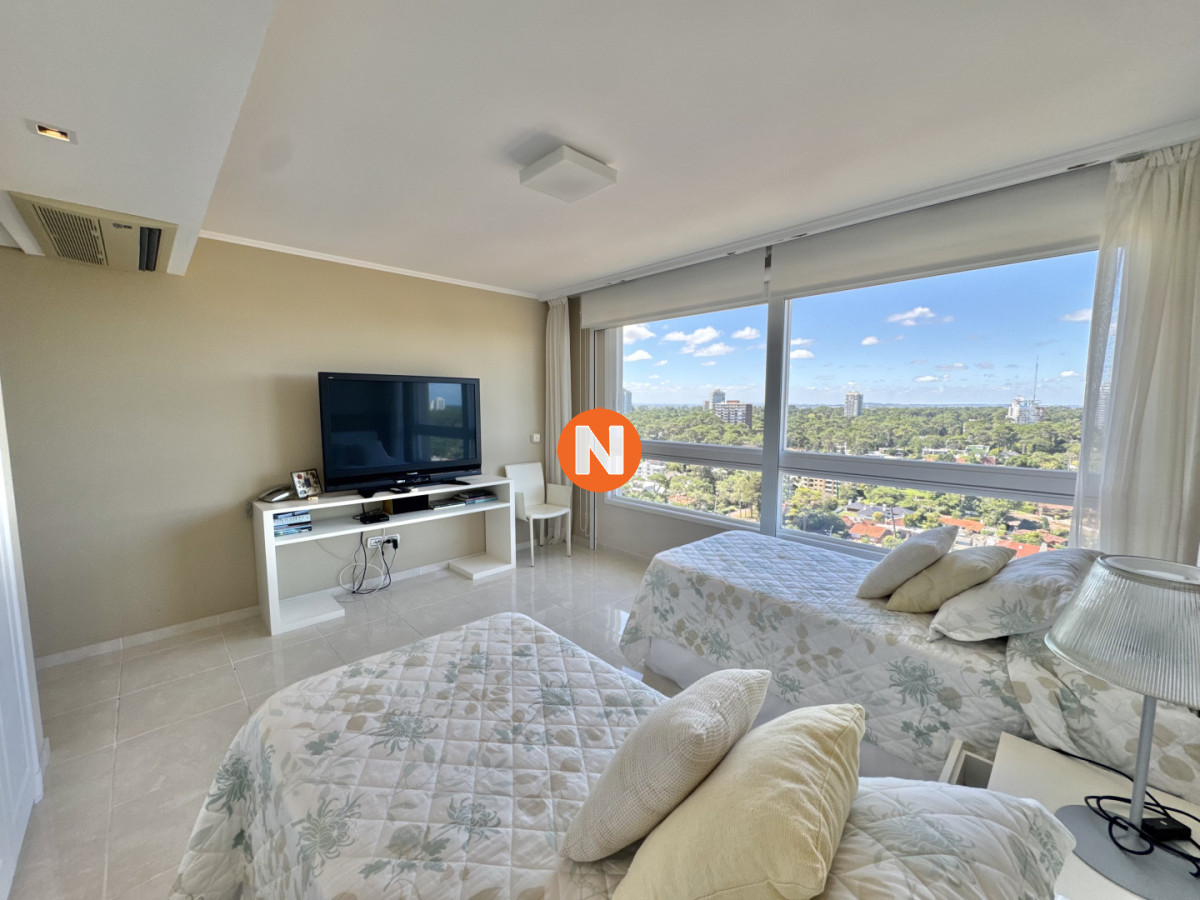 Apartamento Ref.224807 - LE JARDIN PISO ALTO VENTA DE APARTAMENTO DE 3 Y DEPENDENCIA 