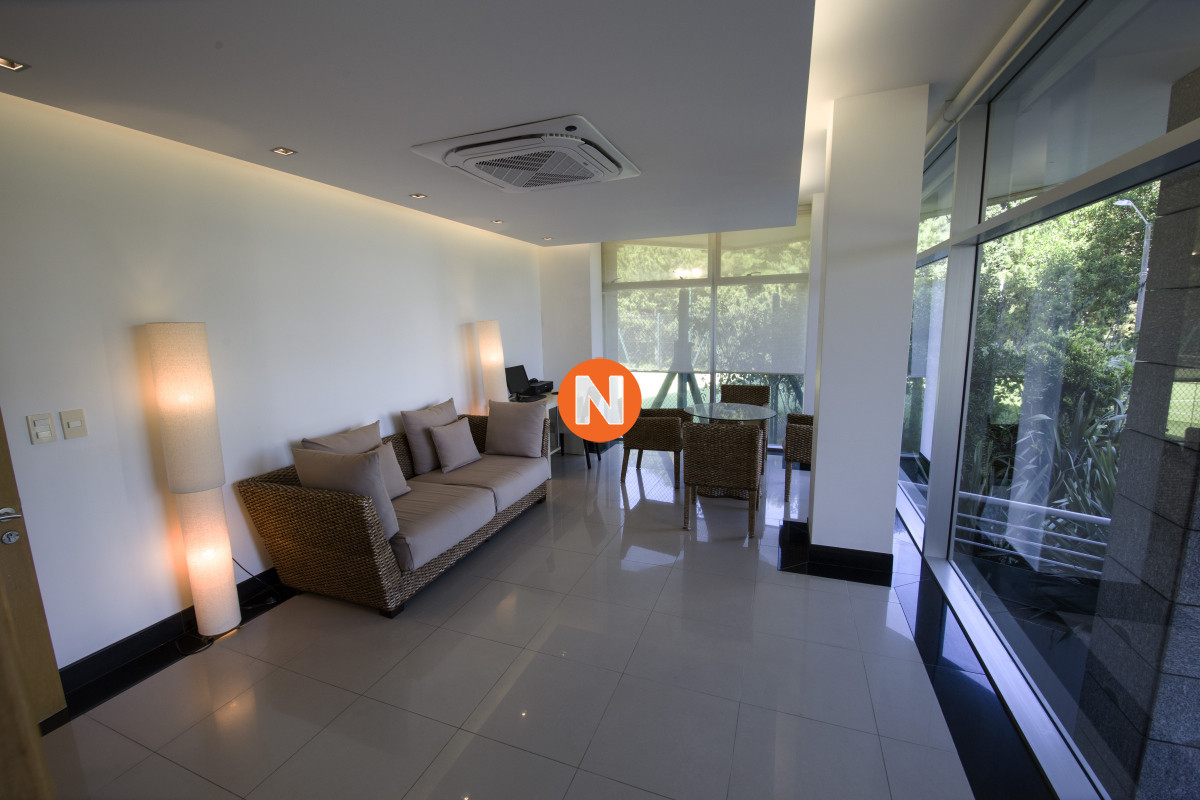 Apartamento Ref.5786 - Apartamento en Venta y Alquiler, Mansa, Punta del Este, 2 Dormitorios.