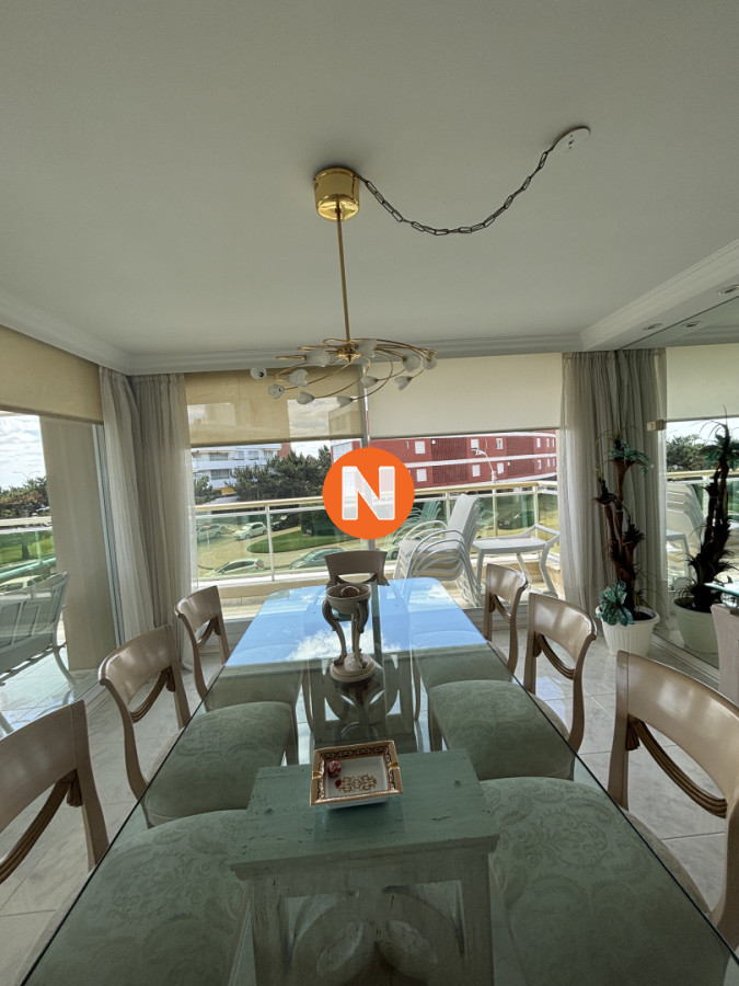 Apartamento Ref.171 - CORAL TOWER VENTA DE APARTAMENTO DE 3 SUITES + DEPENENDECNIA PLAYA MANSA PUNTA DEL ESTE