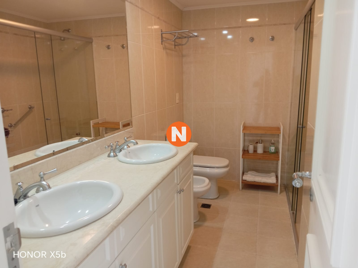 Apartamento Ref.6525 - Apartamento en venta y Alquiler, Mansa, Punta del Este, 3 Dormitorios.