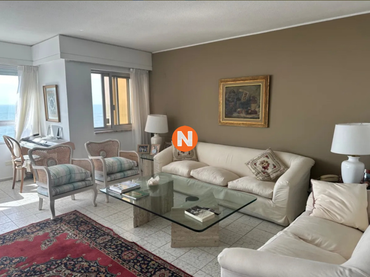 Apartamento Ref.214715 - Amplio Y Luminoso Apartamento Con Las Mejores Vistas De Punta Del Este en venta