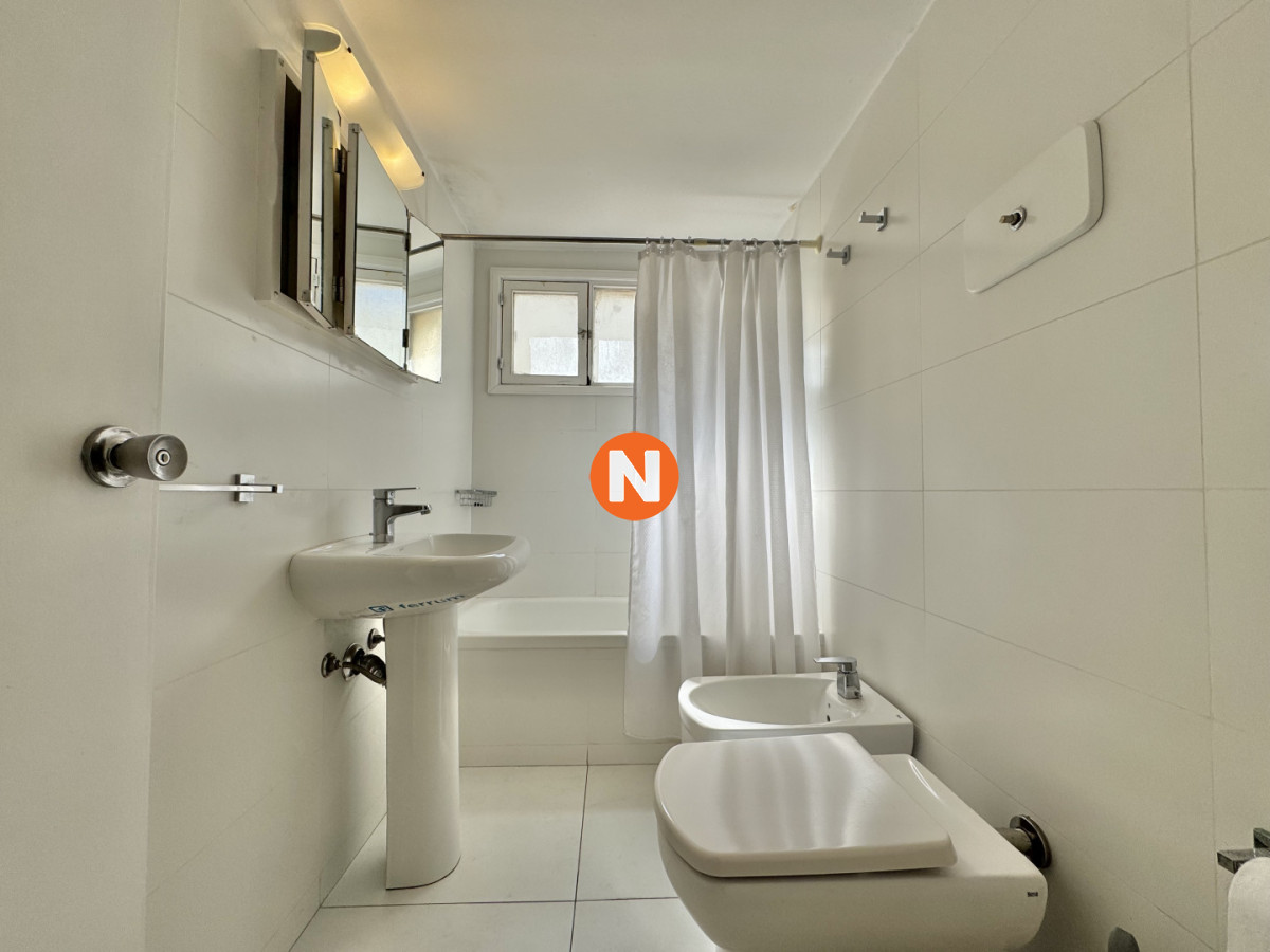 Apartamento Ref.225235 - PENINSULA VENTA DE APARTAMENTO DE 2 DORMITORIOS + DEPENDENCIA PUNTA DEL ESTE