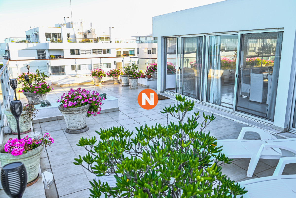 Apartamento Ref.223245 - En Venta, 5 dormitorios, Playa Brava