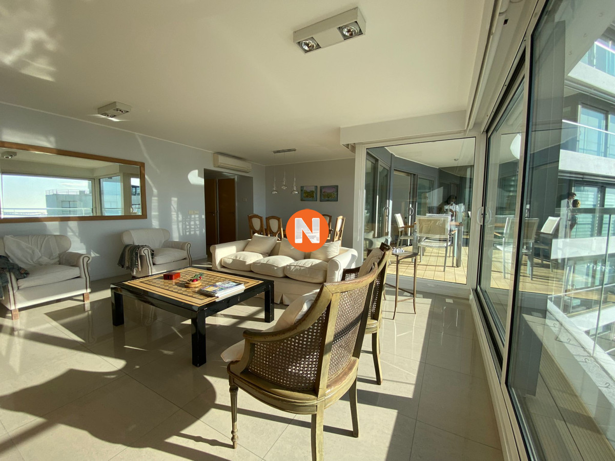 Apartamento Ref.202502 - Apartamento en Venta , Mansa, Punta del Este, 2 Dormitorios.