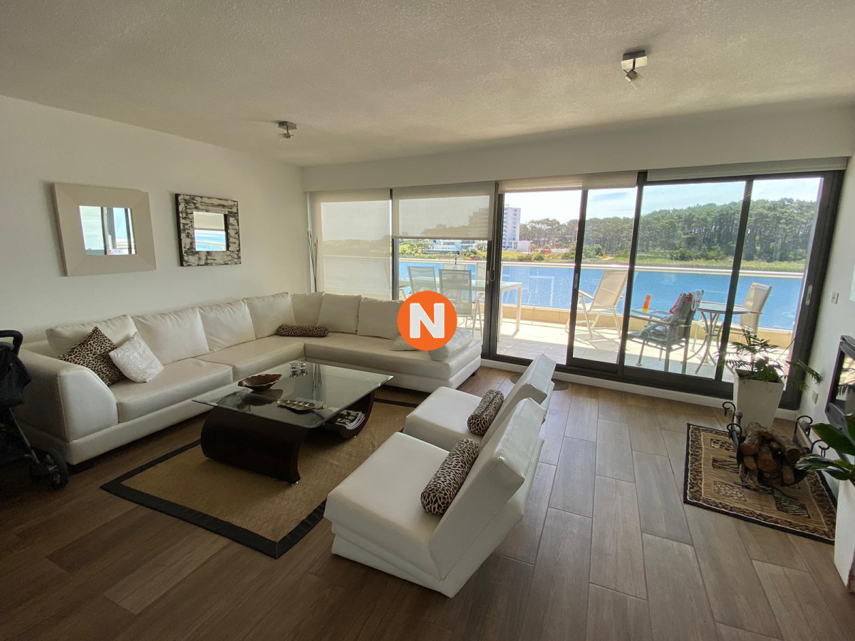 Apartamento Ref.220125 - Apartamento en Venta y Alquiler de 3 dormitorios en Punta del Este 