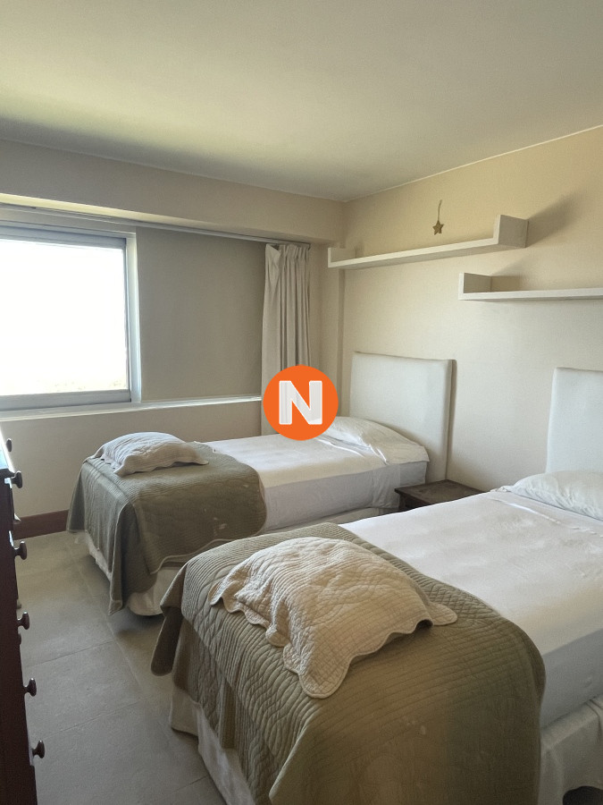 Apartamento Ref.222958 - PentHouse primera línea frente al mar - Playa Brava 3 dormitorios más dependencia 