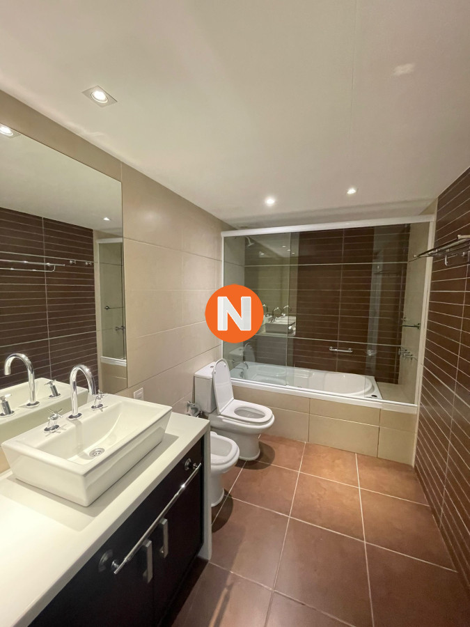 Apartamento Ref.214491 -  Venta y Alquiler apto 3 dormitorios  Primera Linea