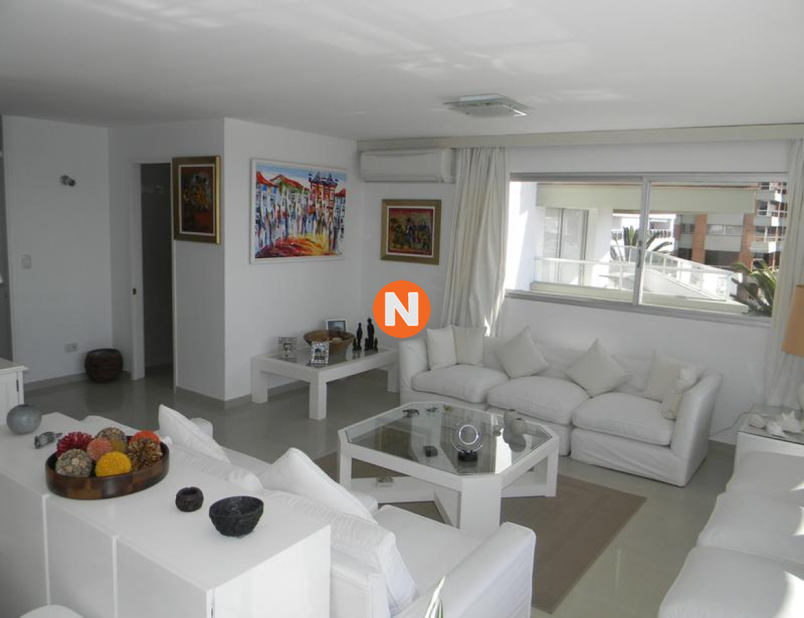 Apartamento Ref.217094 - Apartamento en venta de 4 dorm. con vista espectacular al Puerto de Punta del Este 