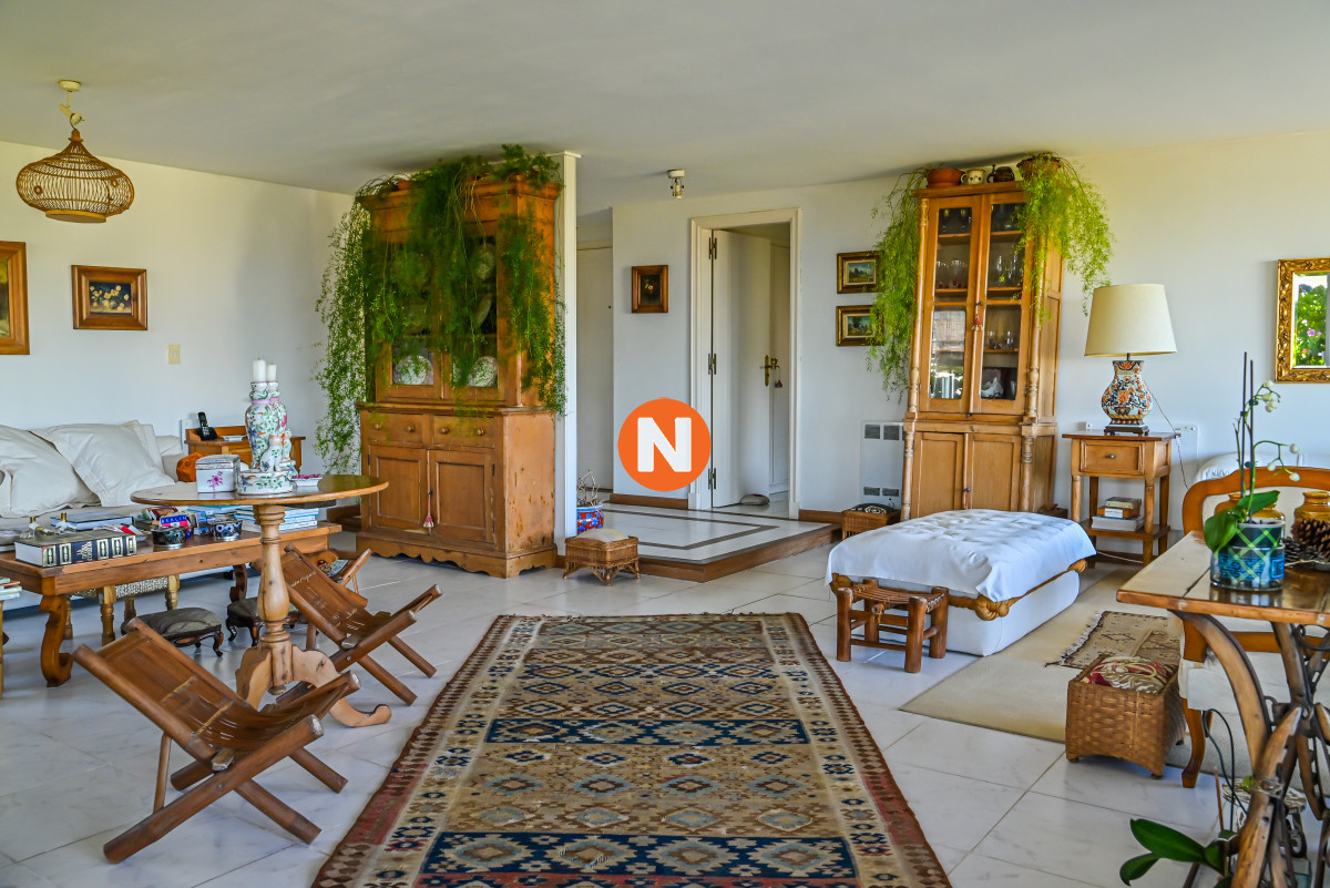 Apartamento Ref.223245 - En Venta, 5 dormitorios, Playa Brava