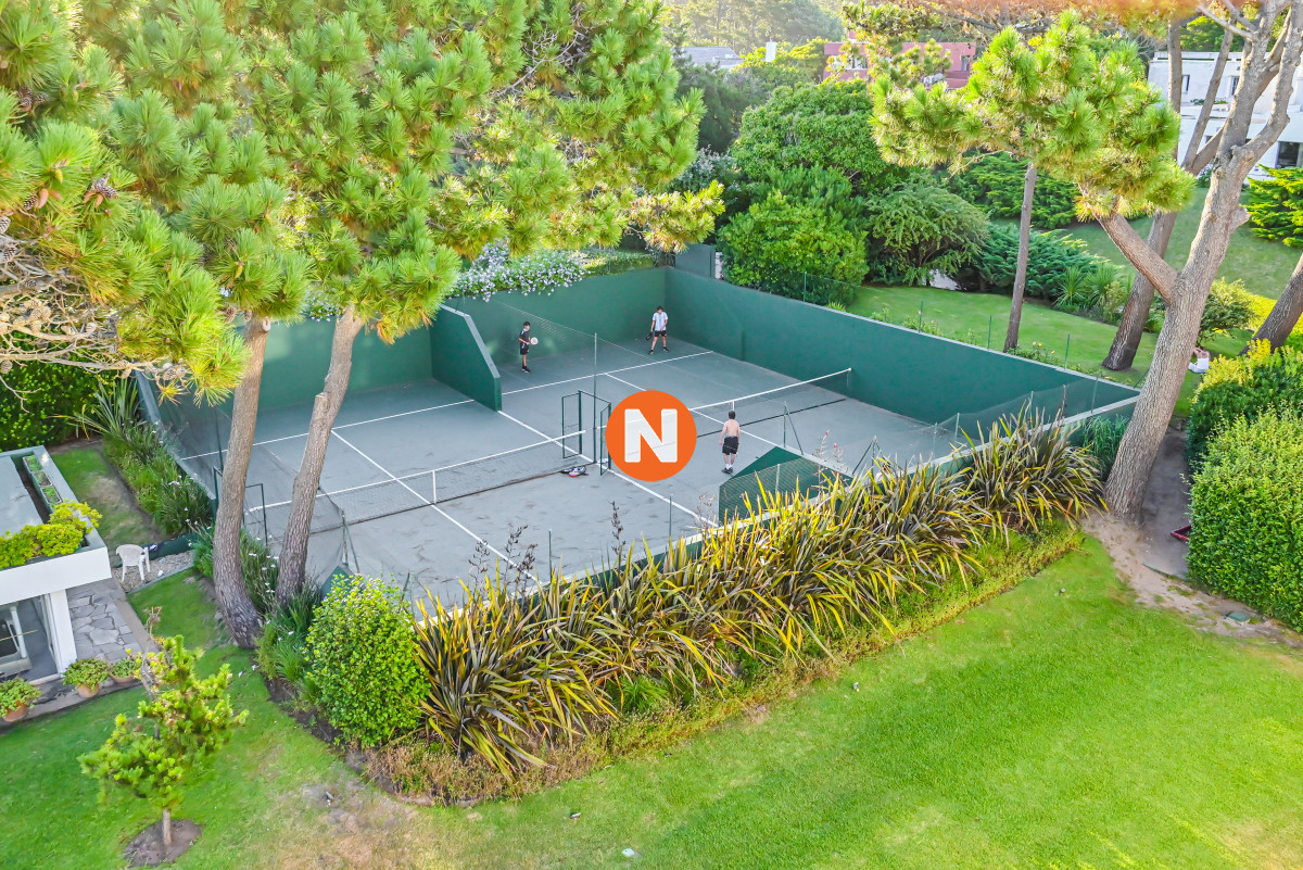 Apartamento Ref.223245 - En Venta, 5 dormitorios, Playa Brava