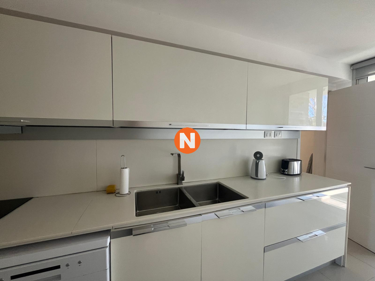 Apartamento Ref.204309 - Amplio departamento en primera fila sobre playa mansa en Pinares