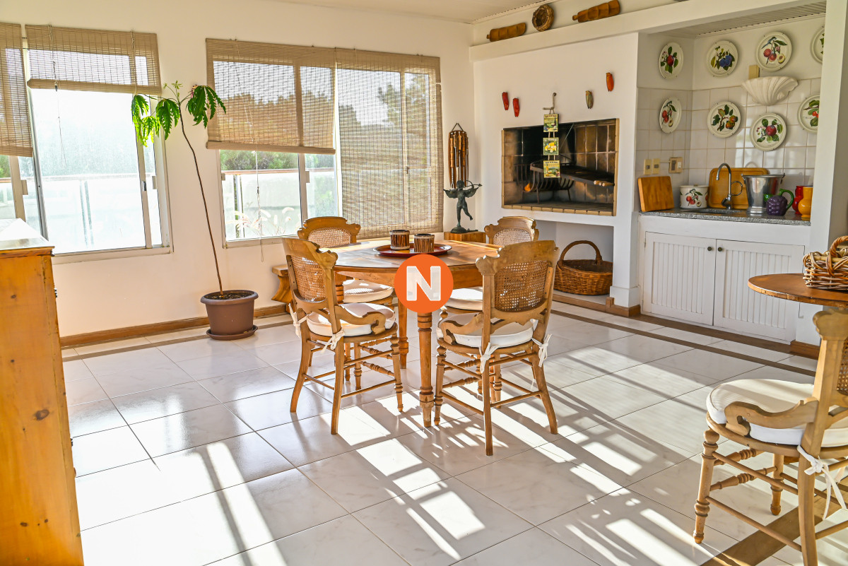 Apartamento Ref.223245 - En Venta, 5 dormitorios, Playa Brava