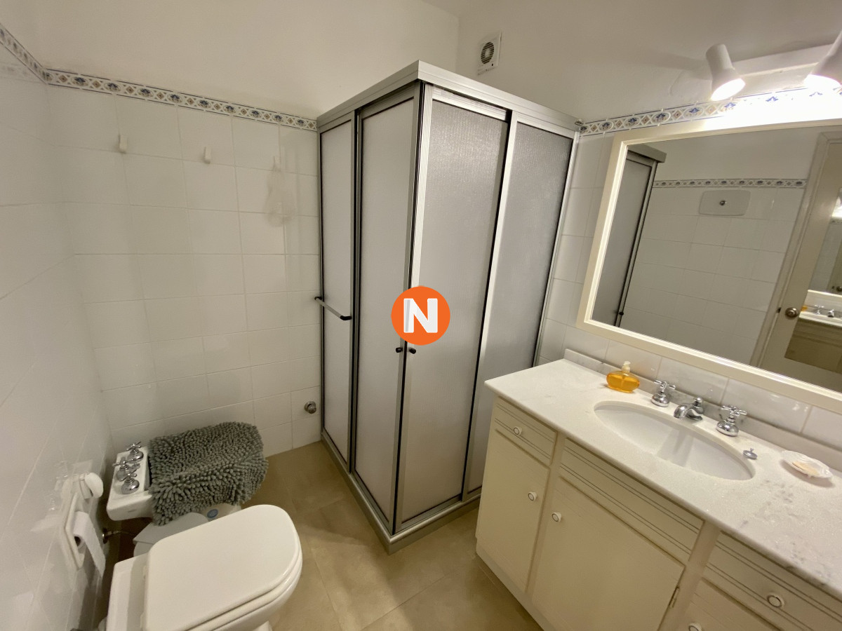 Apartamento Ref.221997 - Venta apto 2 dormitorios 2 baños Punta del Este