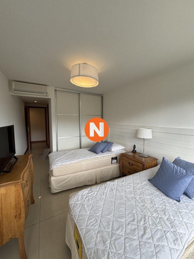 Apartamento Ref.8763 - VENTA DE APARTAMENTO DE 3 SUITES FRENTE AL MAR EN EDIFICIO MARIGOT BRAVA PUNTA DEL ESTE 