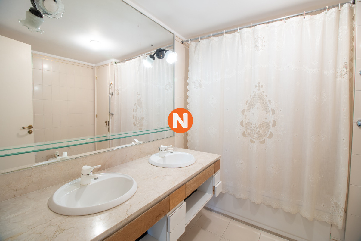 Apartamento Ref.155919 - Lujoso apartamento en venta, Peninsula, Punta del Este, 3 Dormitorios.