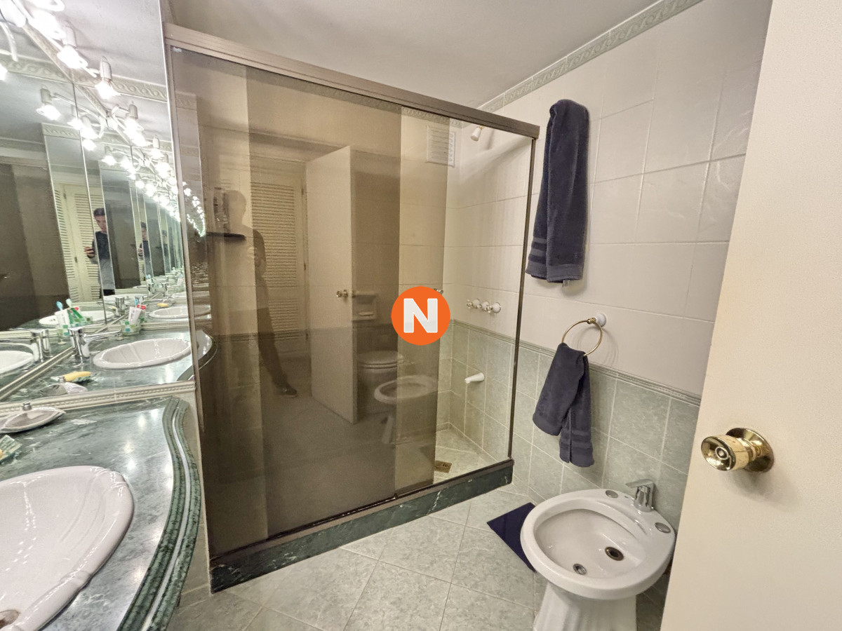 Apartamento Ref.203588 - Apartamento en Venta y Alquiler, Mansa, Punta del Este, 4 Dormitorios.