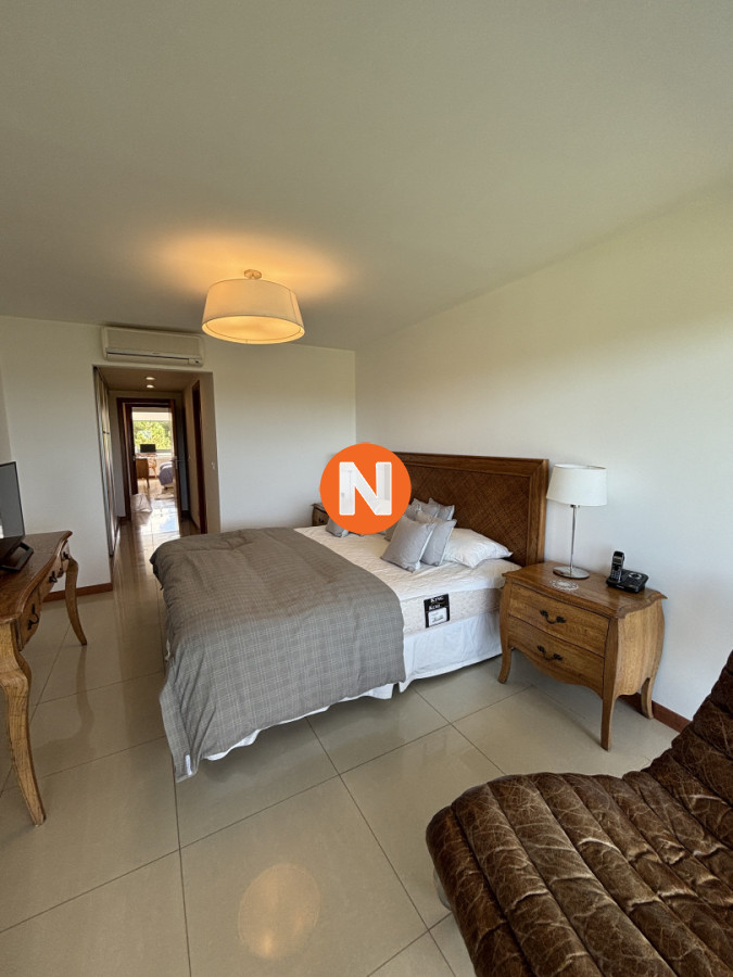 Apartamento Ref.8763 - VENTA DE APARTAMENTO DE 3 SUITES FRENTE AL MAR EN EDIFICIO MARIGOT BRAVA PUNTA DEL ESTE 