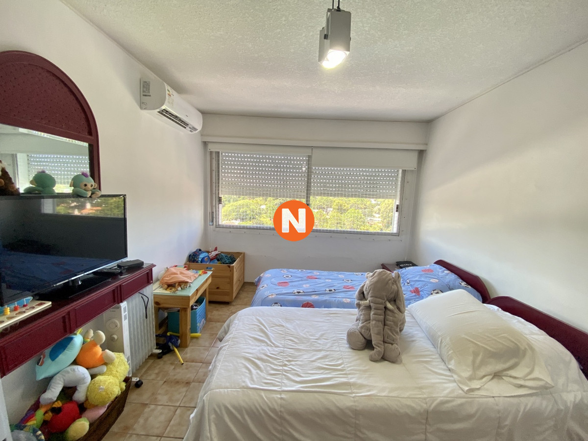 Apartamento Ref.222083 - Apartamento venta 2 dormitorios y servicio Punta del Este