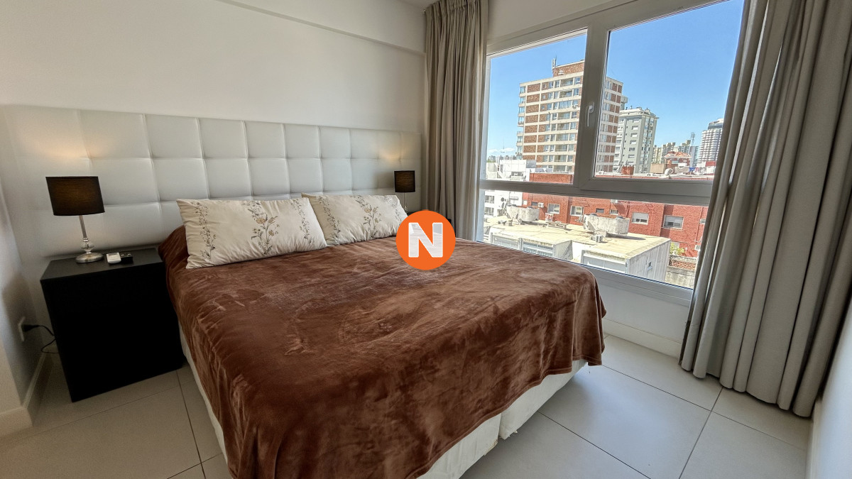 Apartamento Ref.223095 - Apartamento Lux Tower de dos dormitorios a metros de playa brava y mansa en Punta del Este 