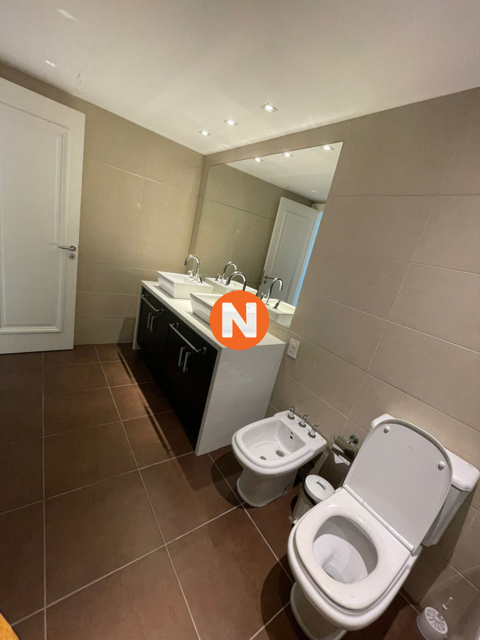Apartamento Ref.214491 -  Venta y Alquiler apto 3 dormitorios  Primera Linea