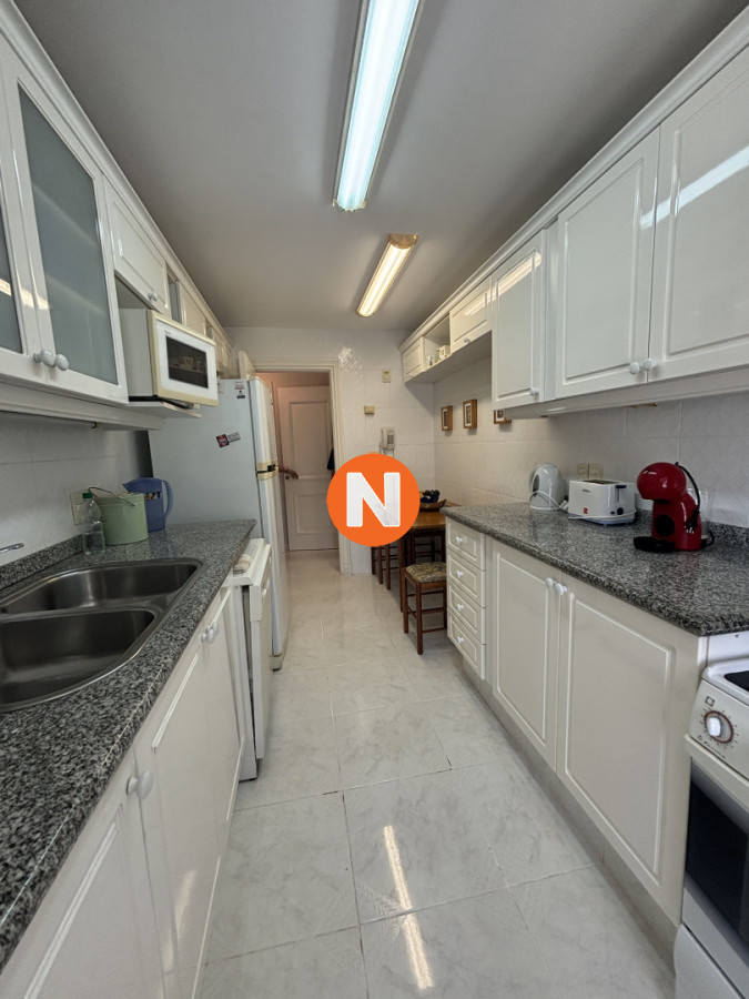 Apartamento Ref.171 - CORAL TOWER VENTA DE APARTAMENTO DE 3 SUITES + DEPENENDECNIA PLAYA MANSA PUNTA DEL ESTE