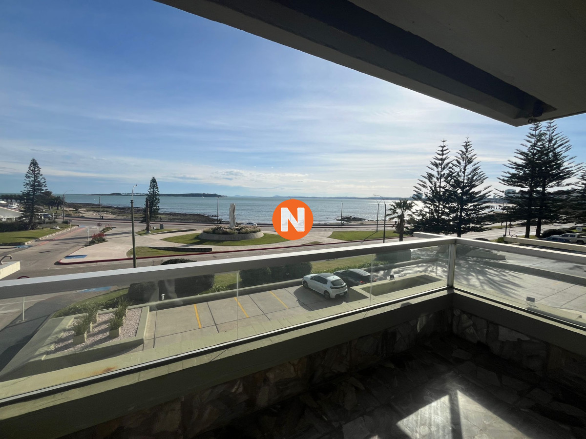 Apartamento Ref.203730 - Hermoso apartamento en primera linea al mar, en Venta y Alquiler, Mansa, Punta del Este, 3 Dormitorios.
