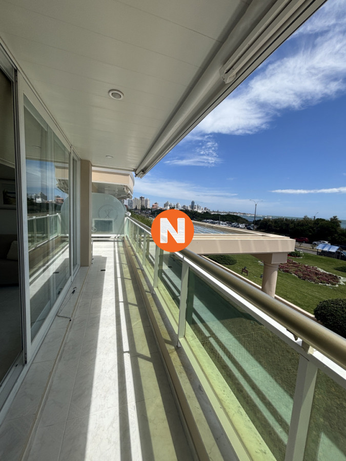 Apartamento Ref.171 - CORAL TOWER VENTA DE APARTAMENTO DE 3 SUITES + DEPENENDECNIA PLAYA MANSA PUNTA DEL ESTE