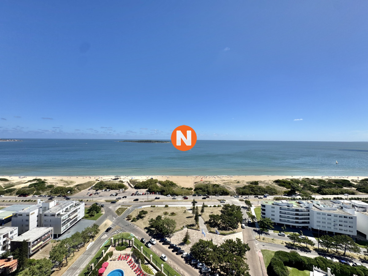 Apartamento Ref.224807 - LE JARDIN PISO ALTO VENTA DE APARTAMENTO DE 3 Y DEPENDENCIA 