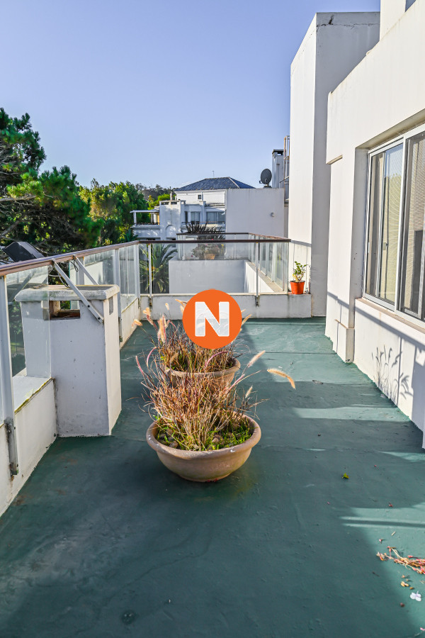 Apartamento Ref.223245 - En Venta, 5 dormitorios, Playa Brava