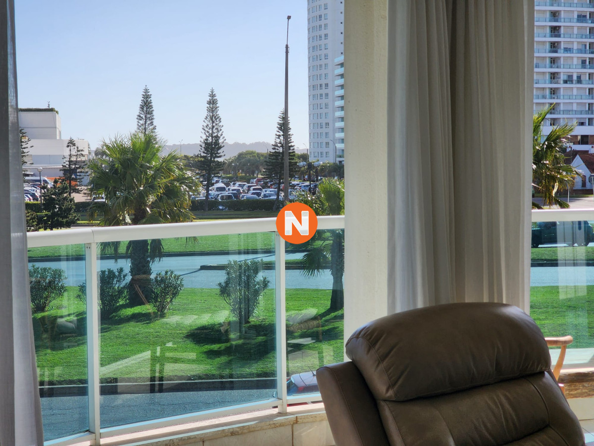 Apartamento Ref.7962 - Apartamento en Venta y Alquiler, Mansa, Punta del Este, 3 Dormitorios.