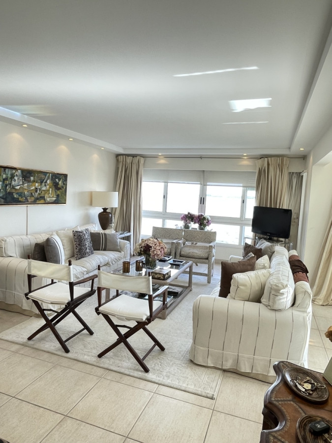 Apartamento en Venta , Mansa, Punta del Este, 3 Dormitorios.