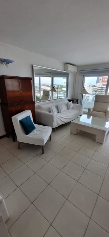 Apartamento en Venta y Alquiler, Peninsula, Punta del Este, 2 Dormitorios.