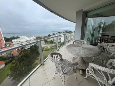 ALQUILER TEMPORARIO DE APARTAMENTO DE 3 DORMITORIOS Y SERVICIO EN MANSA PUNTA DEL ESTE 